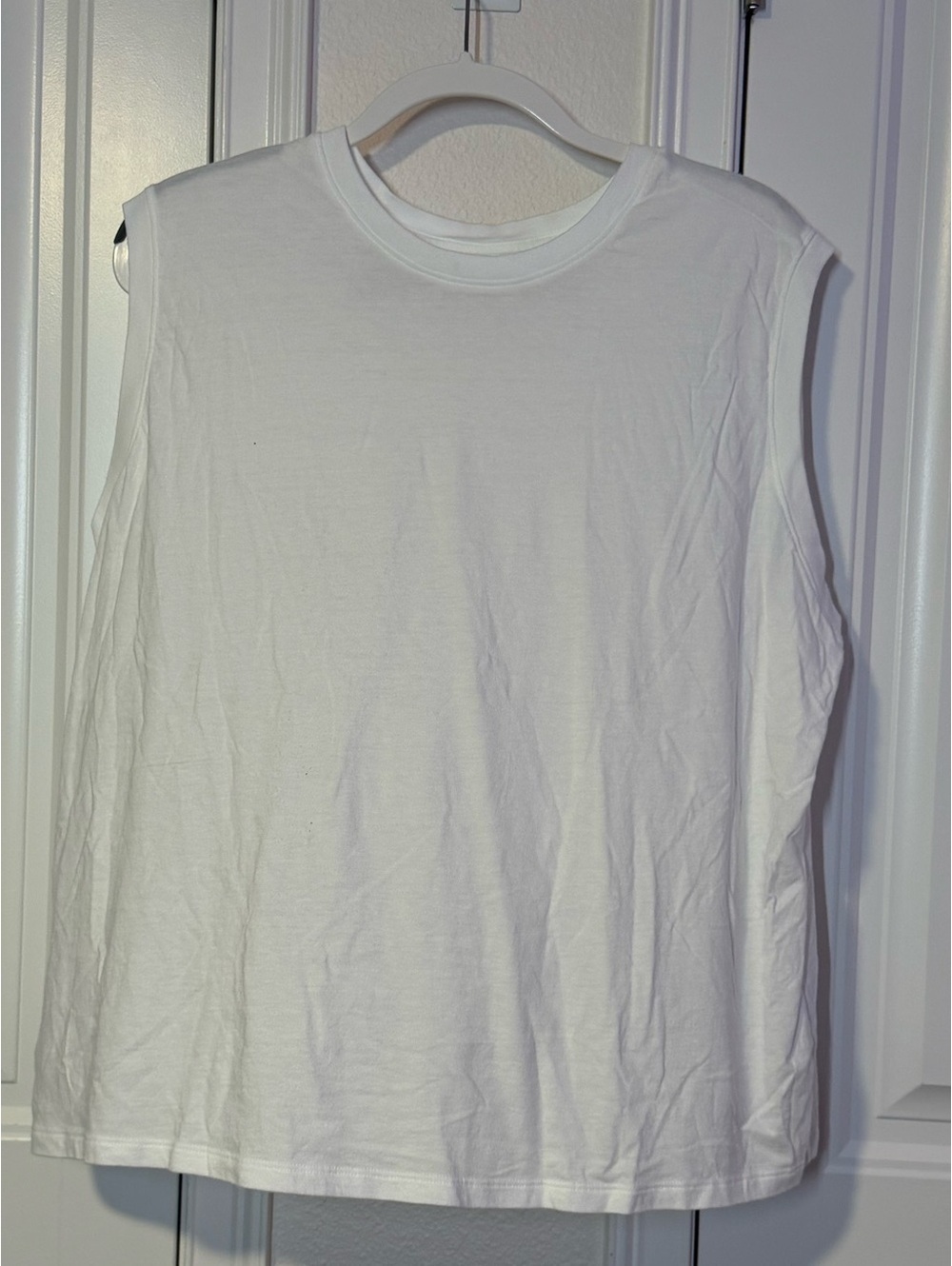 Old Navy White Sleeveless Crewneck Muscle Tee
